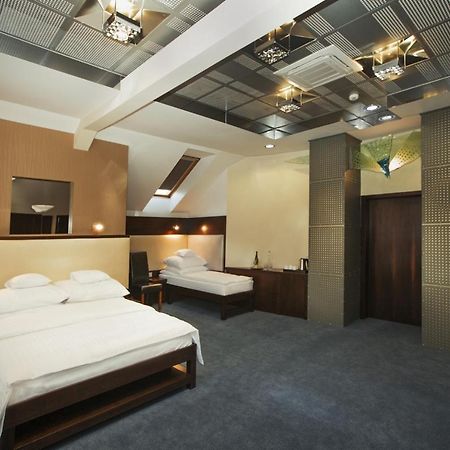 Hotel Inter Bielany Wrocławskie エクステリア 写真