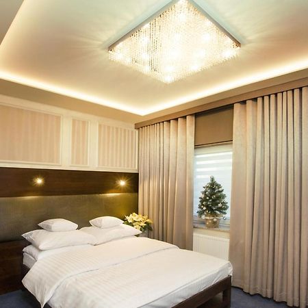 Hotel Inter Bielany Wrocławskie エクステリア 写真