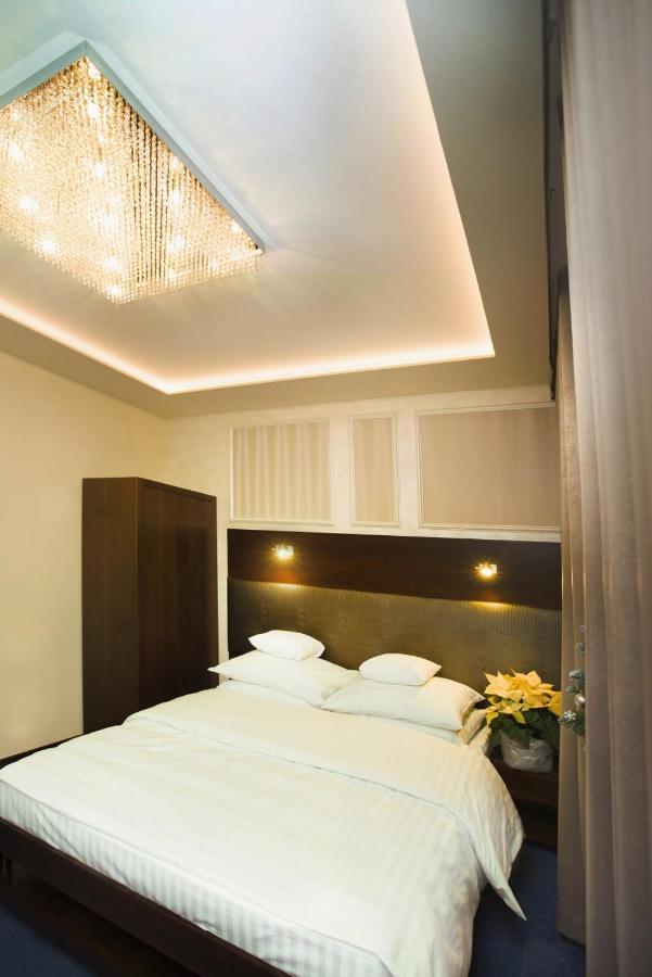 Hotel Inter Bielany Wrocławskie エクステリア 写真