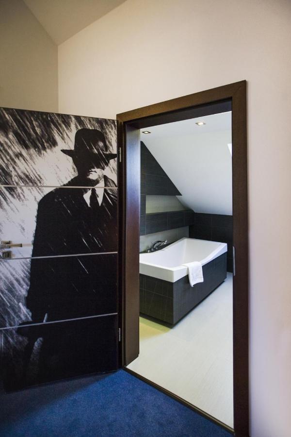 Hotel Inter Bielany Wrocławskie エクステリア 写真