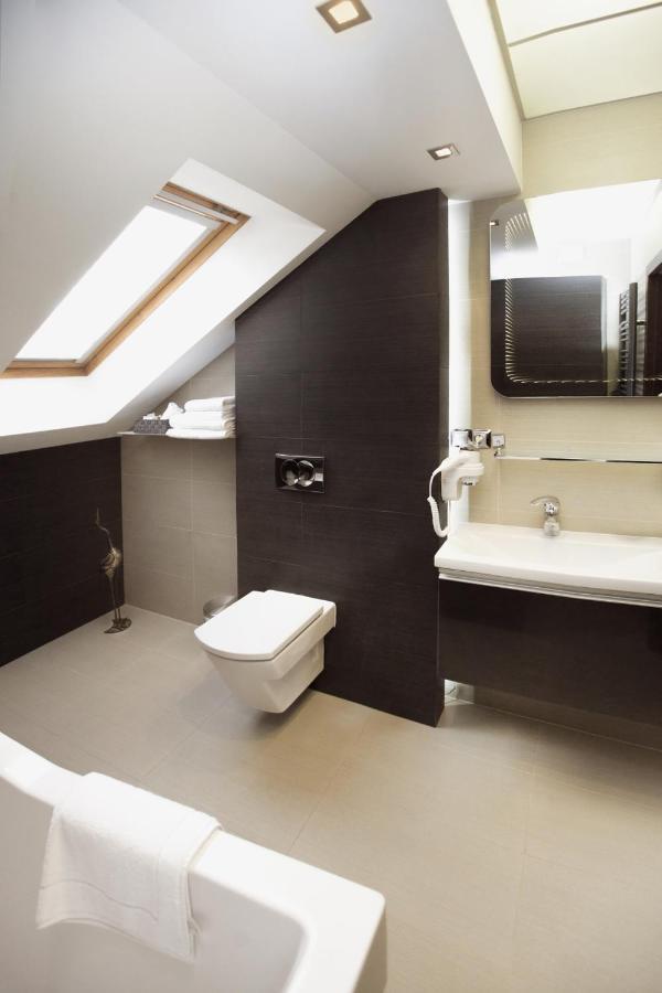 Hotel Inter Bielany Wrocławskie エクステリア 写真