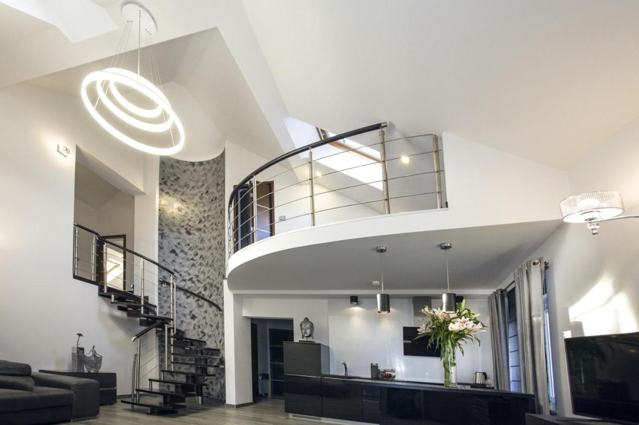 Hotel Inter Bielany Wrocławskie エクステリア 写真