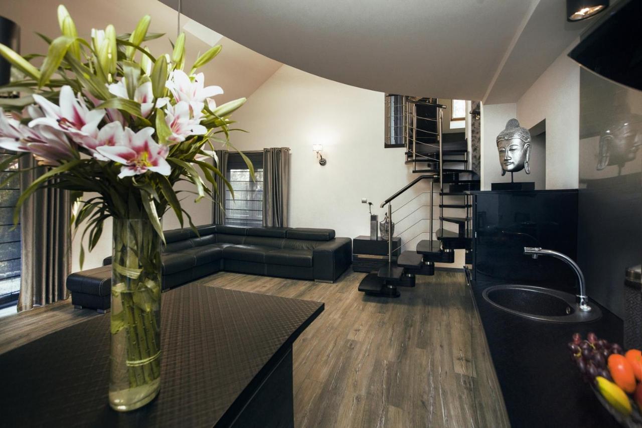 Hotel Inter Bielany Wrocławskie エクステリア 写真