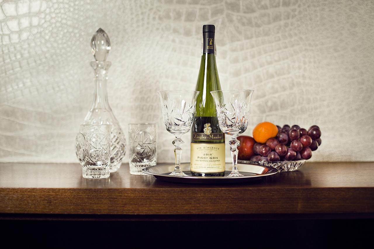 Hotel Inter Bielany Wrocławskie エクステリア 写真