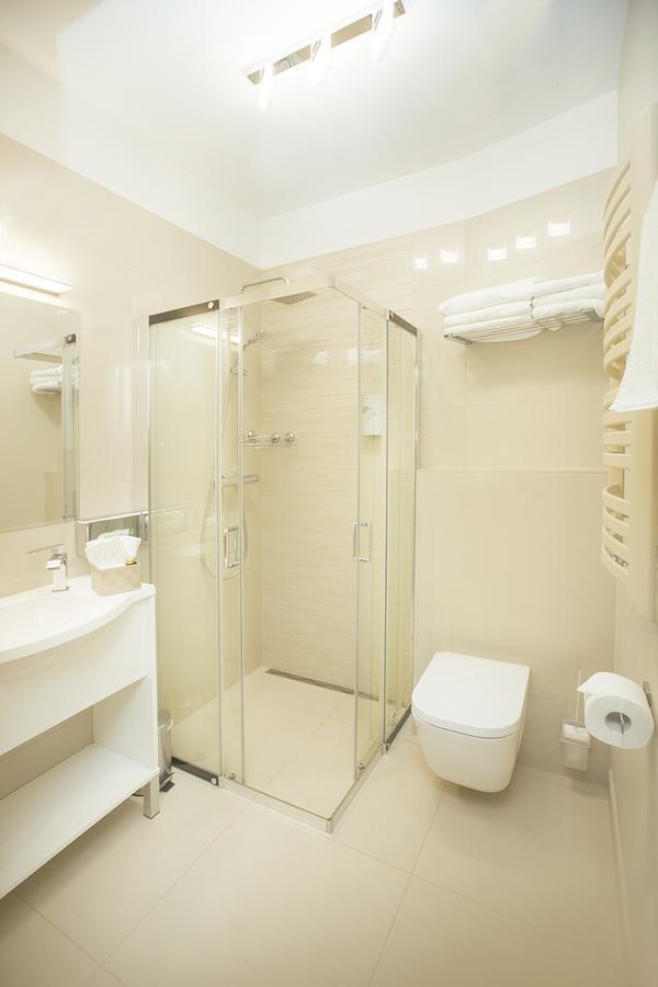 Hotel Inter Bielany Wrocławskie エクステリア 写真
