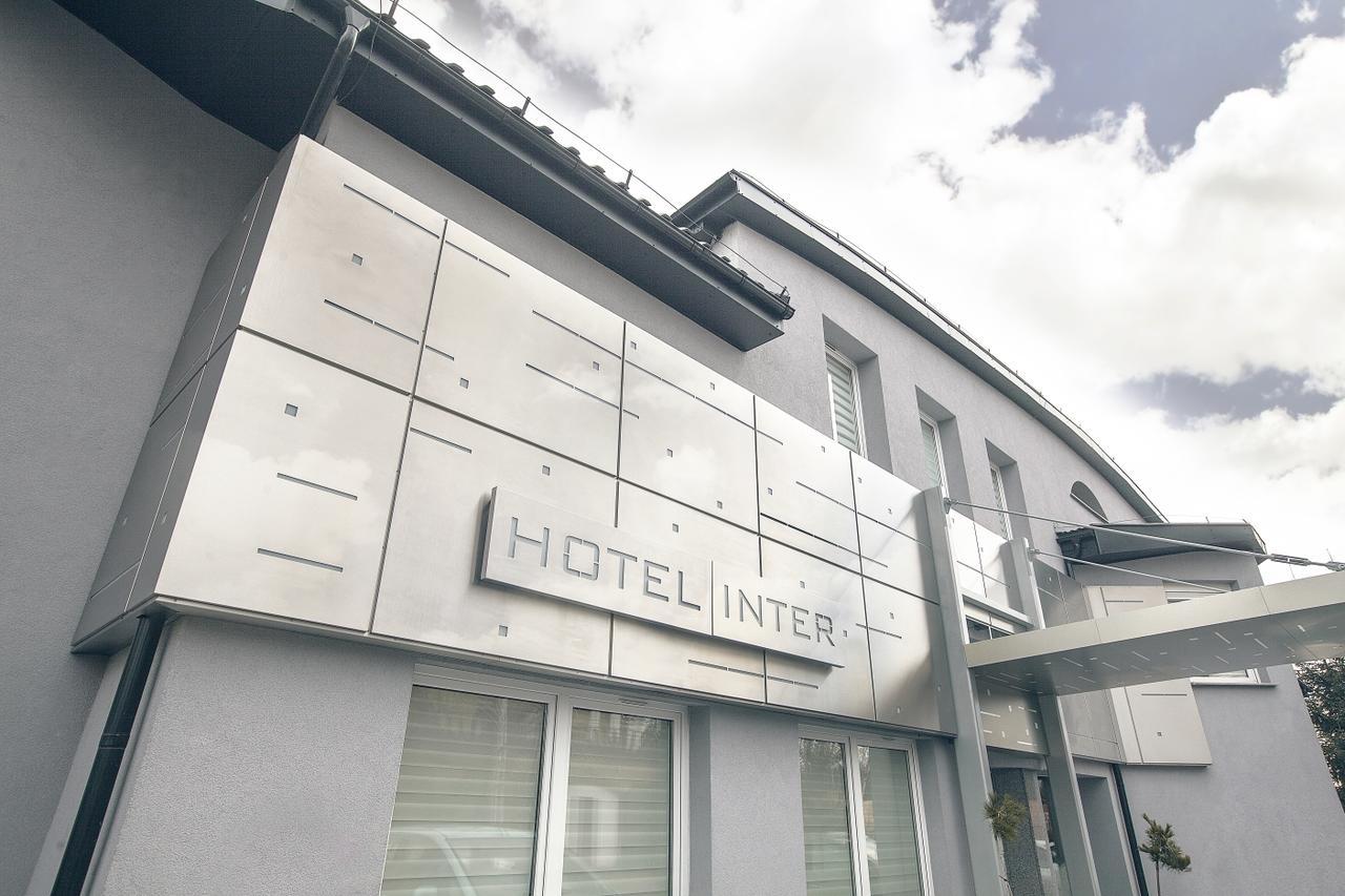 Hotel Inter Bielany Wrocławskie エクステリア 写真